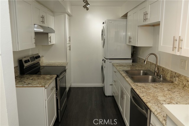 Property photo of 433 S Manhattan