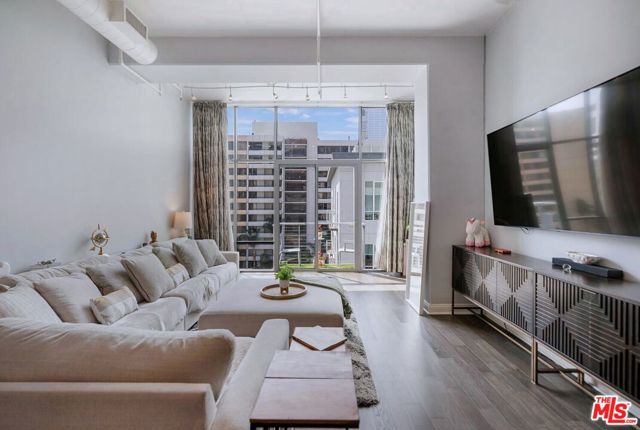 Property photo of 645 W 9th ST