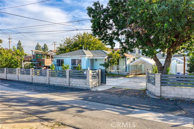 Property photo of 4512 W Watkins WY