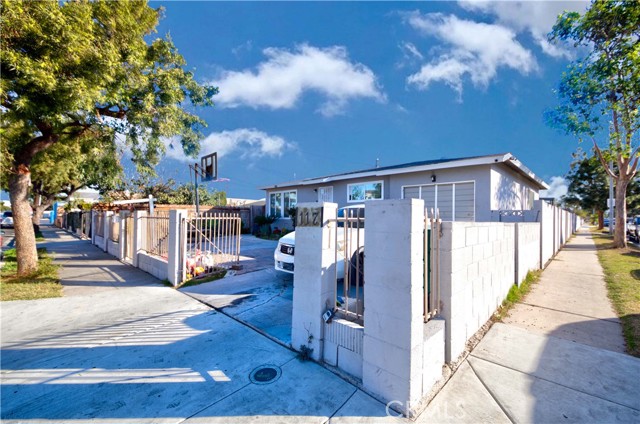 Property photo of 117 S Daisy AV