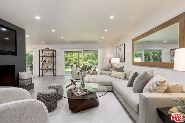 Photo of 6101 Mary Ellen Av