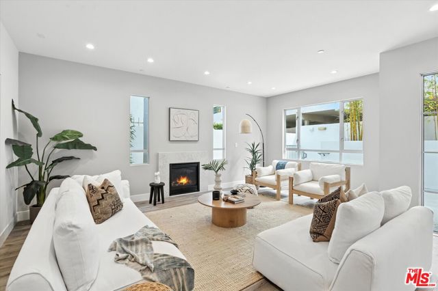 Property photo of 1326 S Centinela AV