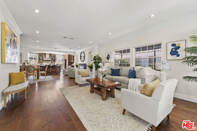 Property photo of 1114 S La Peer DR