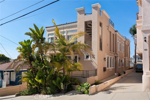 Property photo of 619 10th ST