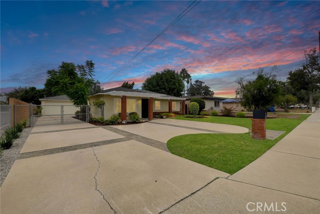 Photo of 811 E Juanita