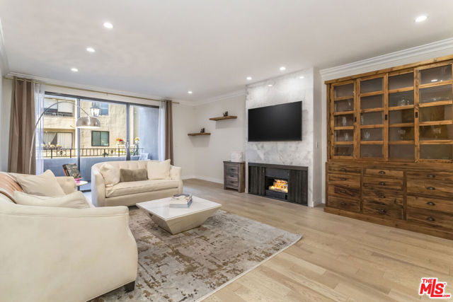 Photo of 8455 Fountain Av