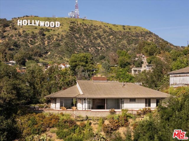 Property photo of 3200 Deronda DR