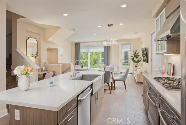 Property photo of 6749 W Gill