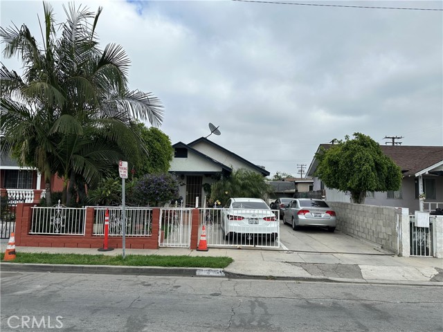 Property photo of 2607 E 135th ST