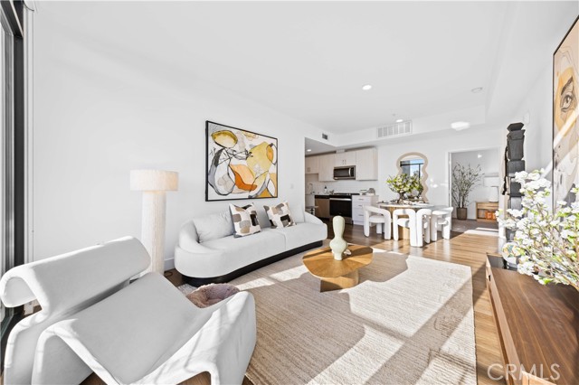 Property photo of 709 E Walnut ST