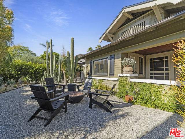 Photo of 1528 N Curson Av