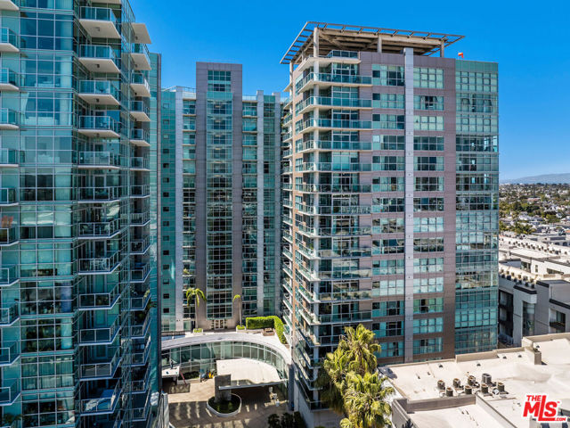 Property photo of 13700 Marina Pointe DR