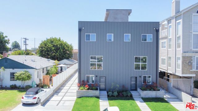 Property photo of 6754 W 86th PL