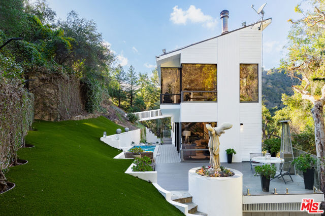 Property photo of 2350 Benedict Canyon DR