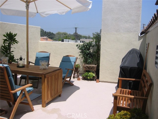 Property photo of 10623 Moorpark ST