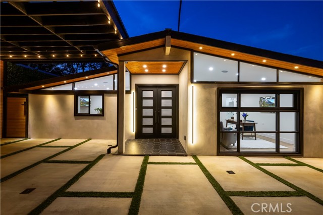 Property photo of 22263 Flanco