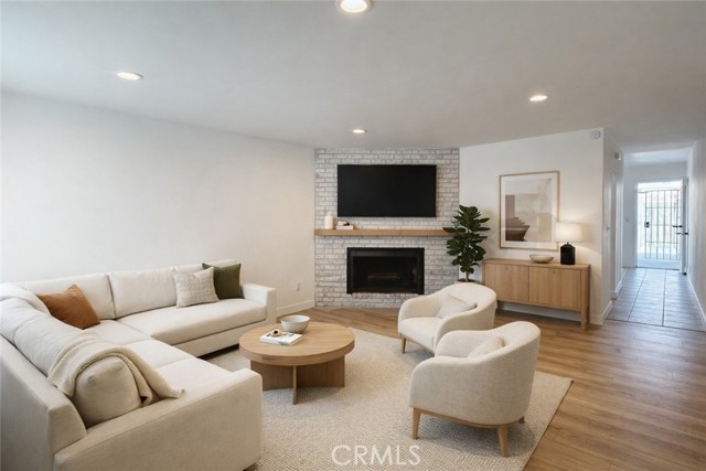 Property photo of 1765 W Glenoaks