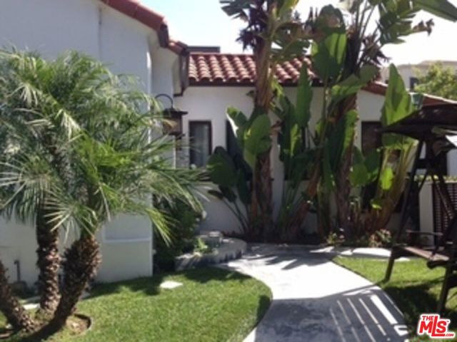 Property photo of 118 N La Peer DR