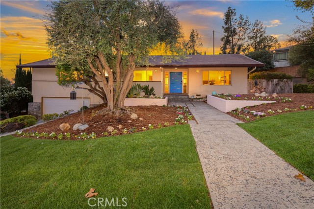 Property photo of 1935 Oakwood AV