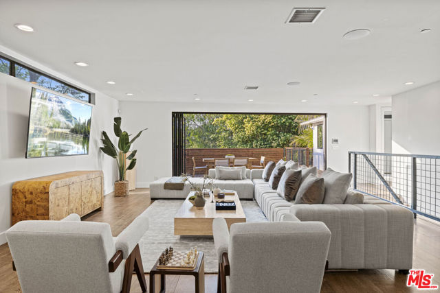 Property photo of 3873 Berry DR