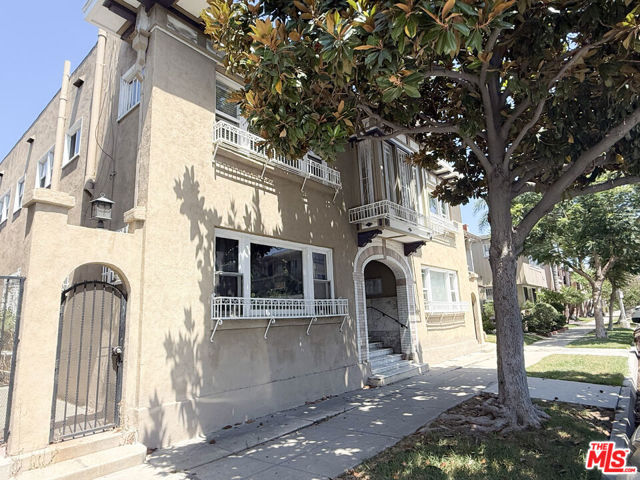 Property photo of 1109 E 1st ST