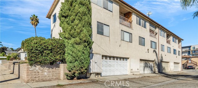 Property photo of 824 W 6th ST