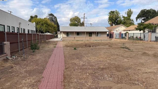 Property photo of 825 E Colton Ave