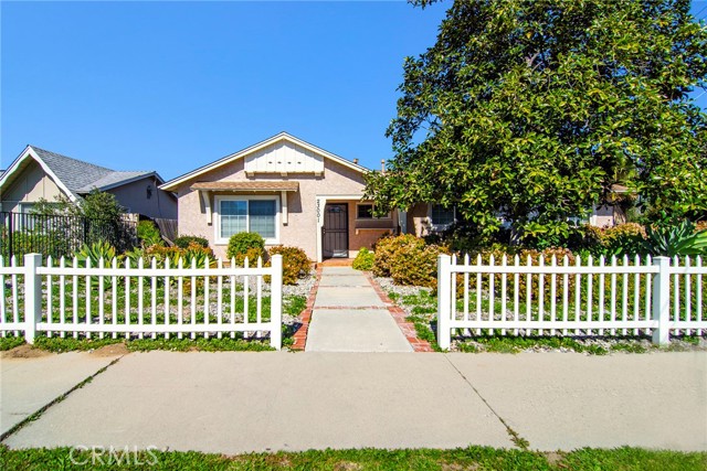 Photo of 23001 Vanowen St