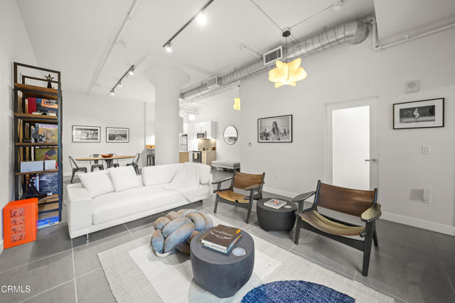 Property photo of 939 S Broadway