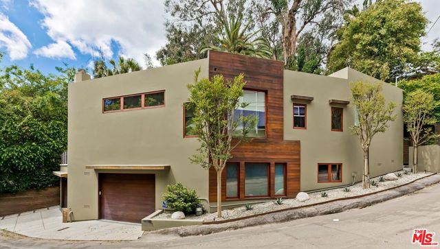 Property photo of 8129 Willow Glen RD