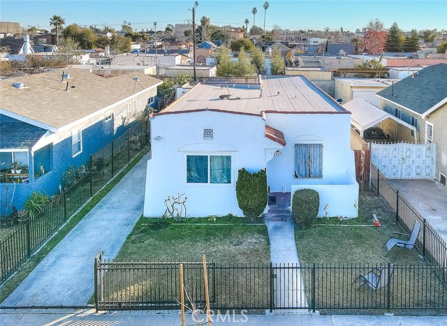 Property photo of 1926 W 65 th PL
