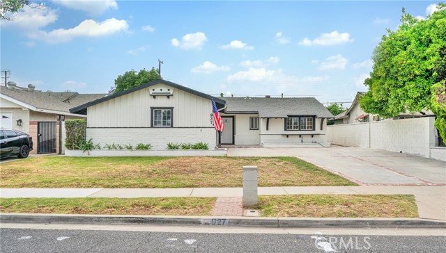 Property photo of 927 N Rimsdale AV