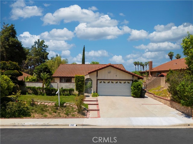 Property photo of 707 Marylie LN