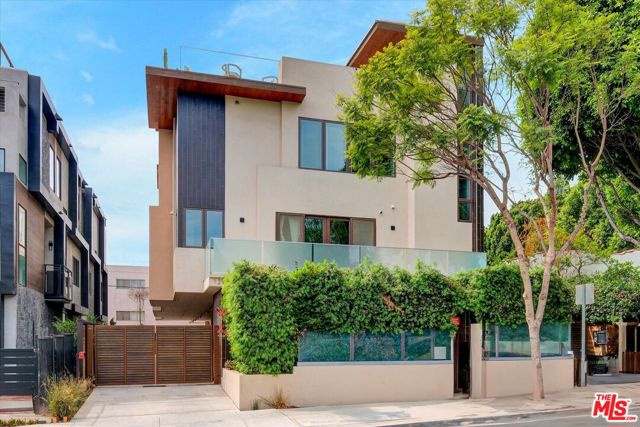 Property photo of 1249 N Formosa AV