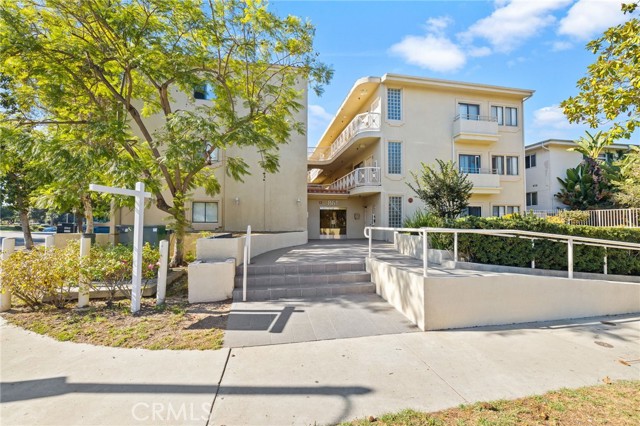 Property photo of 861 S Windsor BL