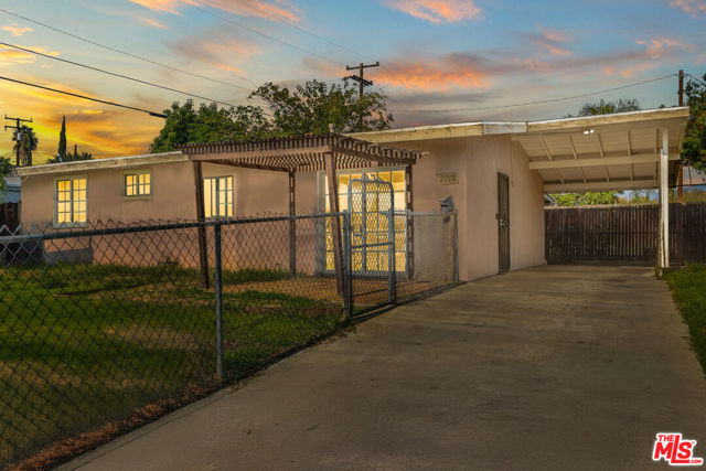 Photo of 2218 Broadway Av