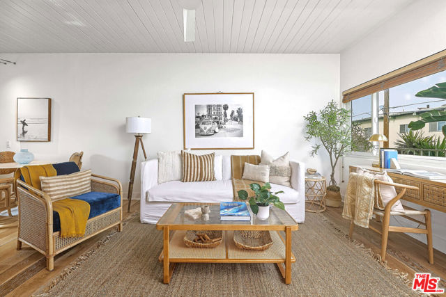 Property photo of 2329 Kansas AV