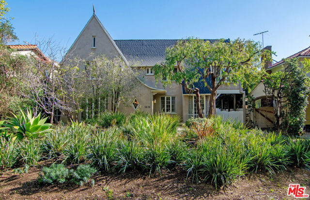 Property photo of 1626 N Orange Grove AV