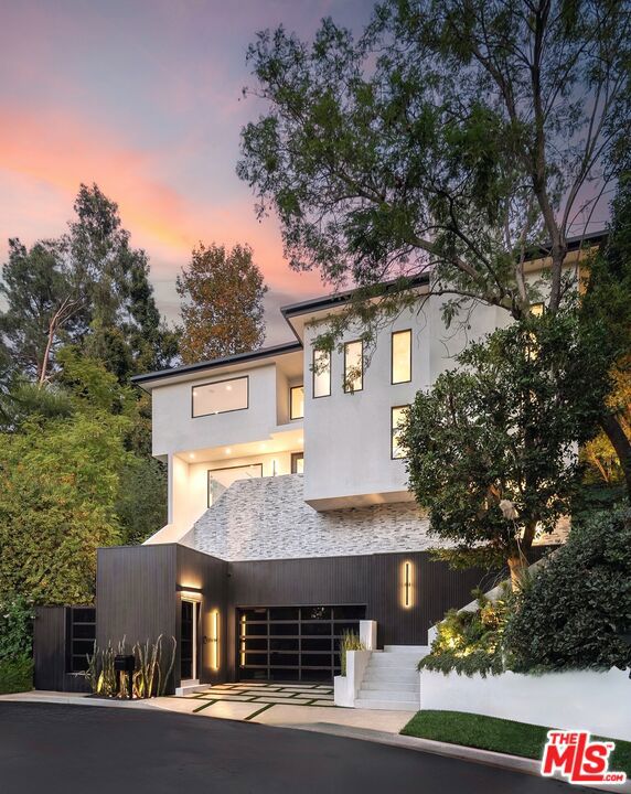 Property photo of 3290 N Knoll DR