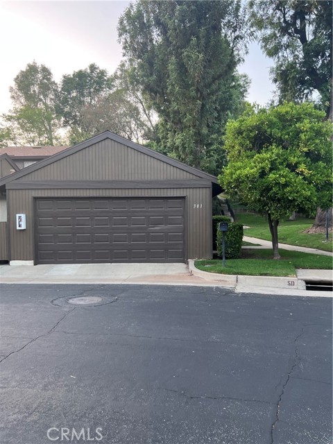 Property photo of 301 Woodglen DR