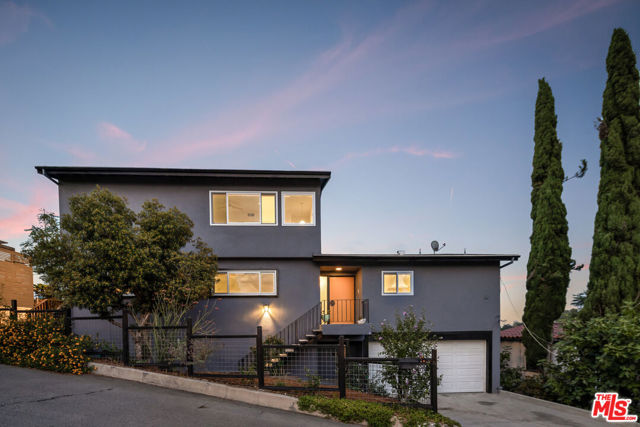 Property photo of 2682 Hollyridge DR