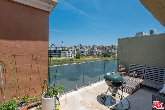 Property photo of 6400 Pacific AV