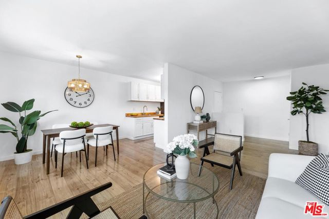 Property photo of 20159 Cohasset ST