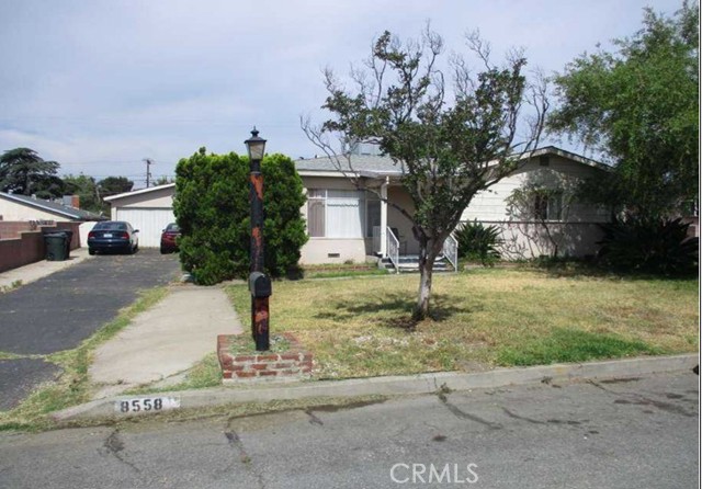 Property photo of 8558 Evergreen LN