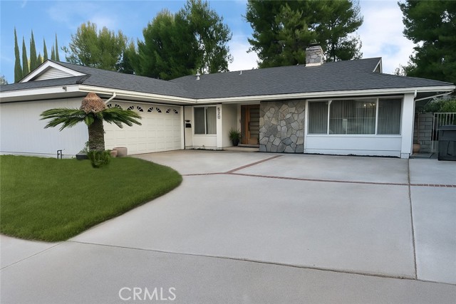 Property photo of 520 W Country Hills DR