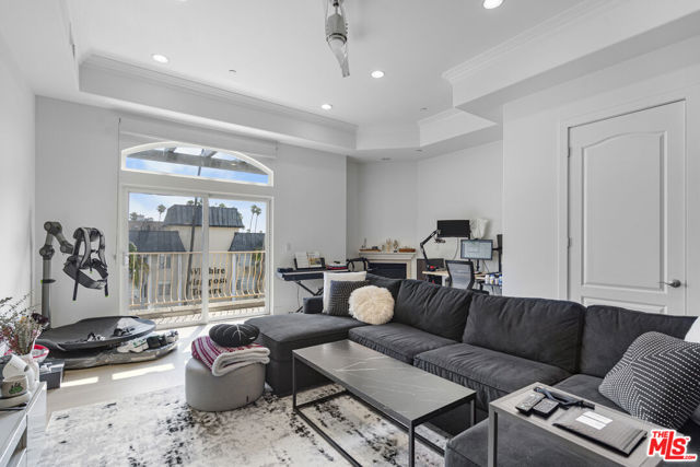 Property photo of 309 S Mariposa AV