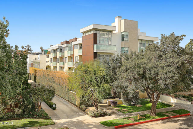 Property photo of 257 S Hudson AV