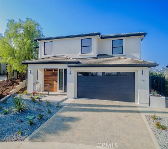 Property photo of 935 N STALEY LN