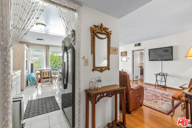 Property photo of 1410 S Bentley AV