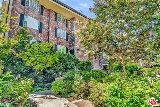 Property photo of 14106 Dickens ST